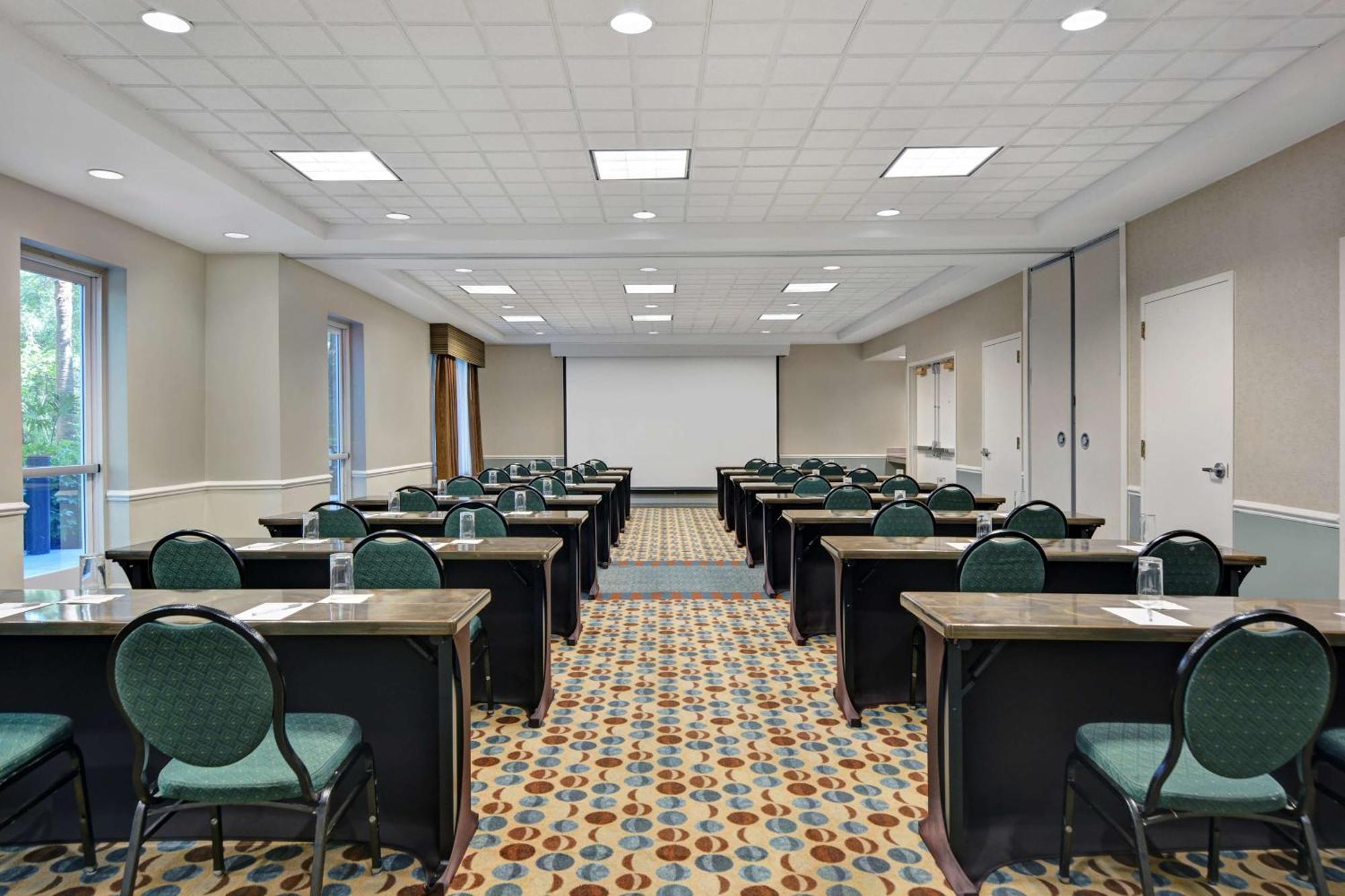 Hilton Garden Inn Jacksonville Jtb/Deerwood Park Exterior photo