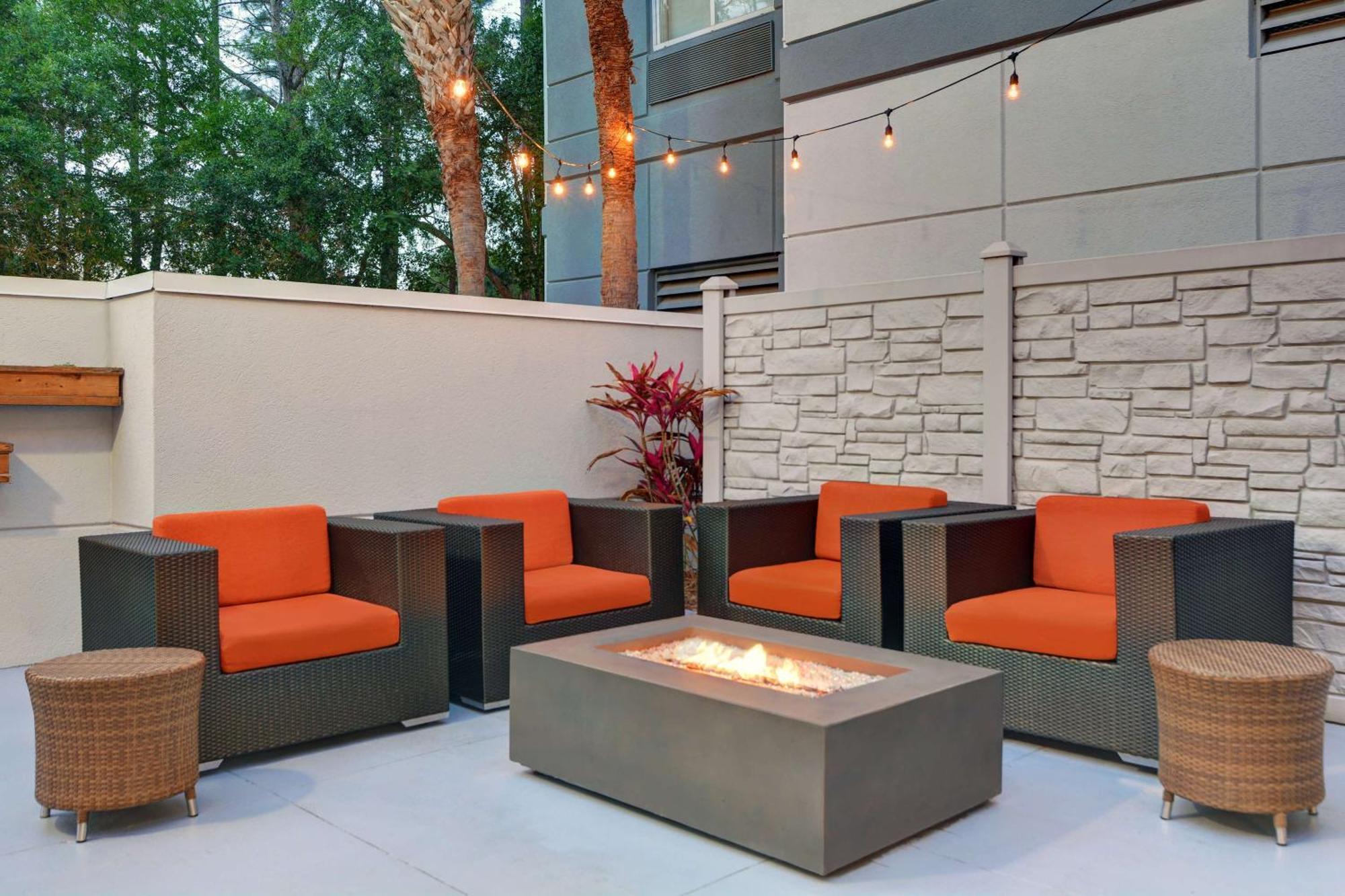 Hilton Garden Inn Jacksonville Jtb/Deerwood Park Exterior photo