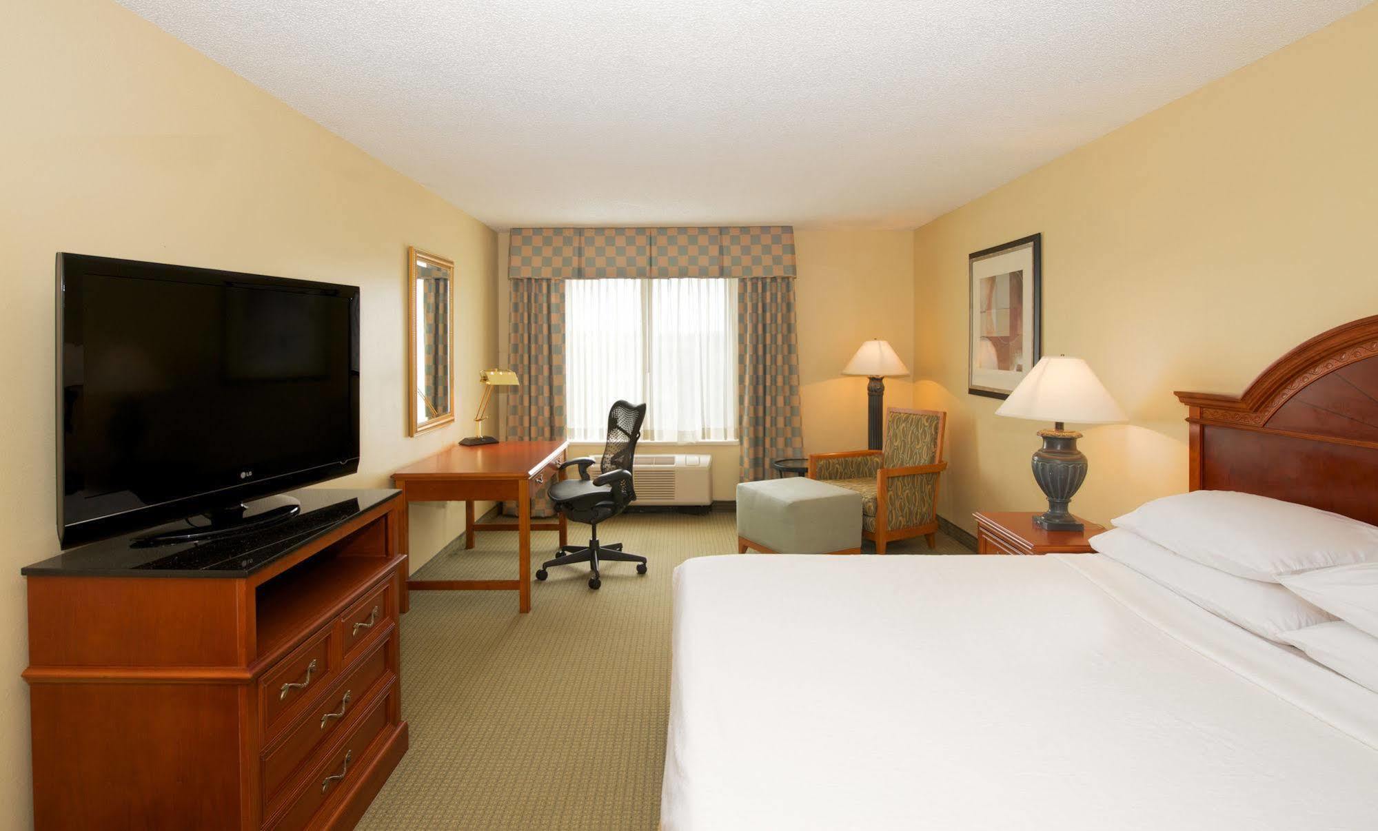 Hilton Garden Inn Jacksonville Jtb/Deerwood Park Exterior photo